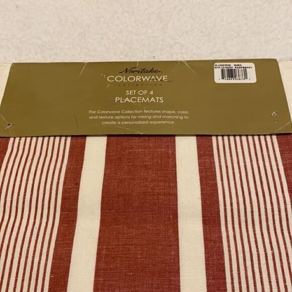 Noritake Colorwave raspberry set of 4 placemats - Picture 6 of 8